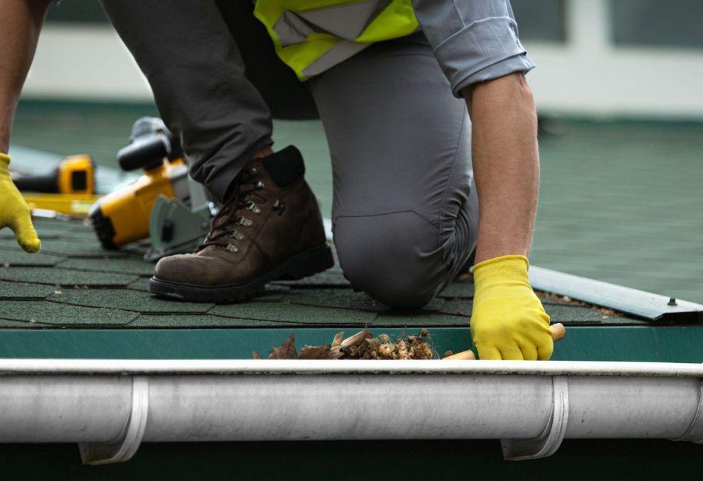 gutter cleaning in sutton ma